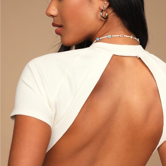 NWT Lulu’s cream backless bodysuit with turtle neck - Picture 2 of 4